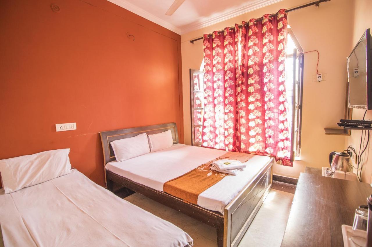 Hotel Bajaj Inn Dehradun Ngoại thất bức ảnh