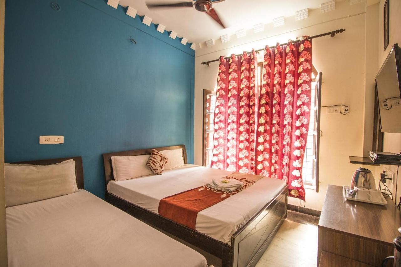 Hotel Bajaj Inn Dehradun Ngoại thất bức ảnh